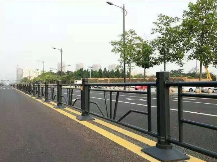 廣東護(hù)欄,東莞護(hù)欄,圍墻護(hù)欄,陽(yáng)臺(tái)護(hù)欄,安全防護(hù)欄